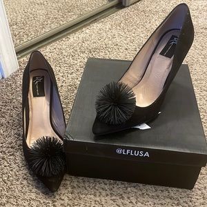 Black Pumps